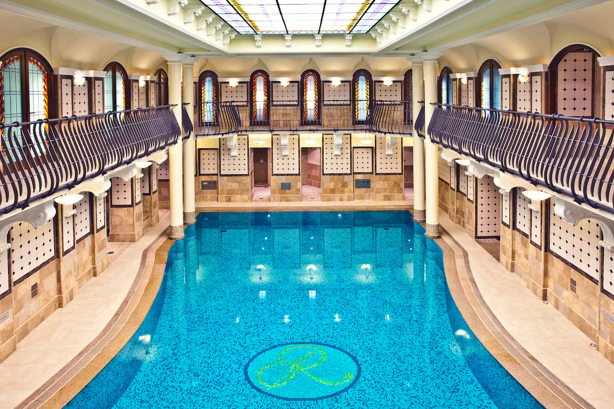 Hotell med badebasseng i Budapest