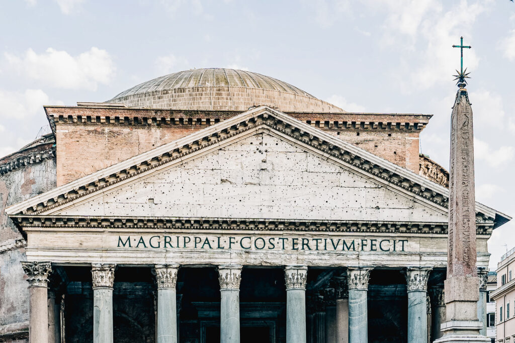 Latinske inskripsjoner på Pantheon i Roma