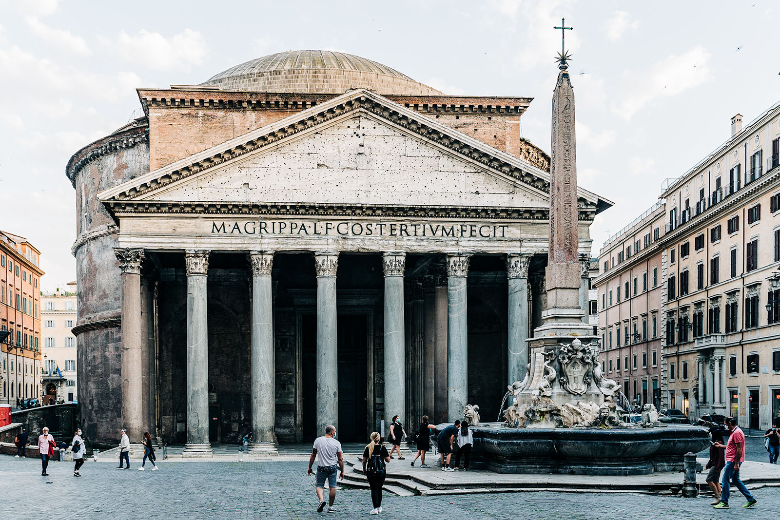 Pantheon i Roma sett fra piazza della rotonda