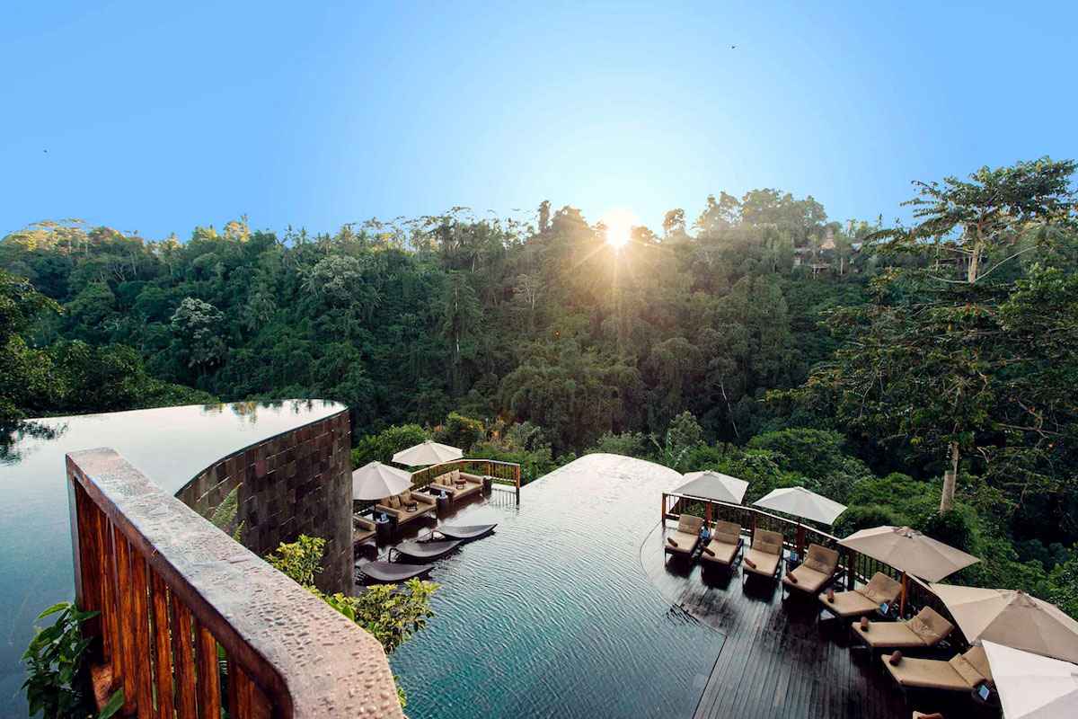 Hotellbasseng i jungelen hos Hanging Gardens of Bali