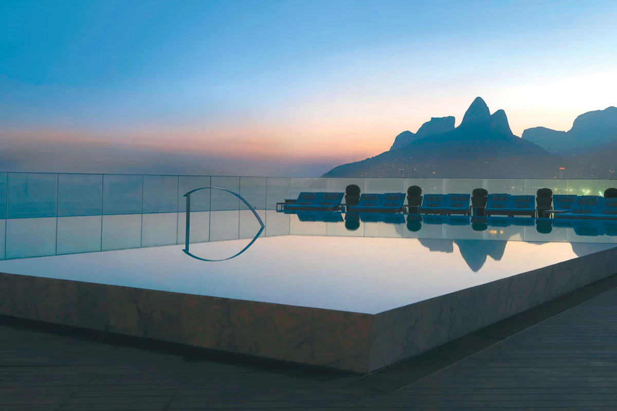 Takterrasse med basseng hos Hotel Fasano Rio de Janeiro